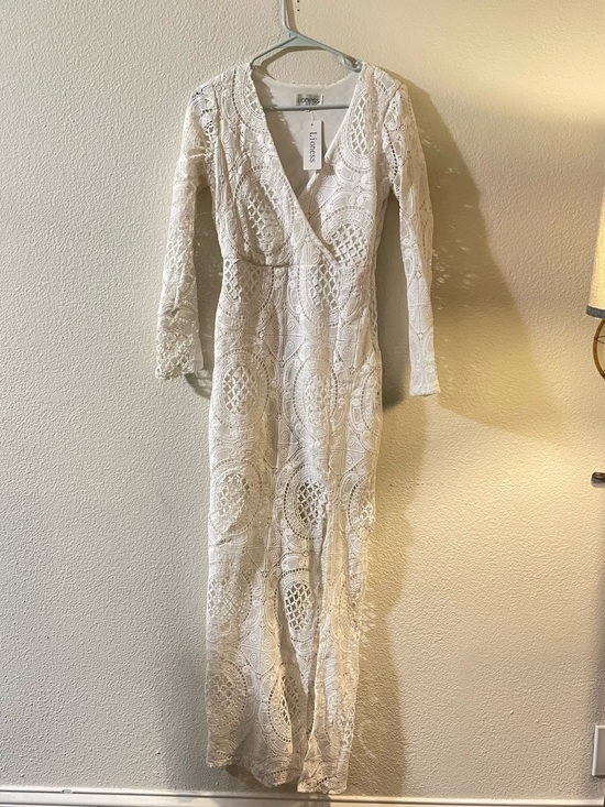 Lioness Dresses & Skirts - Lioness Ivory Lace Long Sleeve V-Neck Maxi Dress